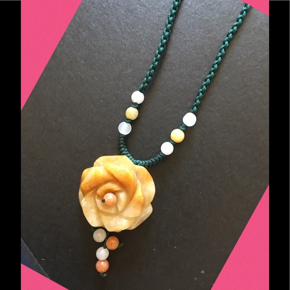 JADE FLOWER NECKLACE